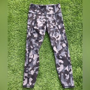 Women’s Athleta camo print leggings